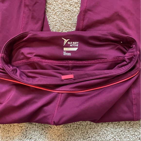 Old navy active leggings - Picture 4 of 4